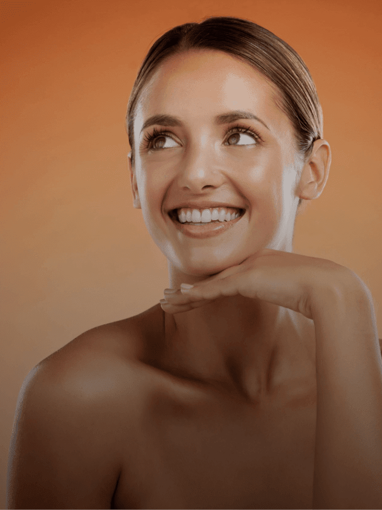 Imagem de mulher sorrindo demonstrando a eficiencia do tratamento facial Cadore Glow é um Protocolo exclusivo da Cadore Clínica Dermatológica